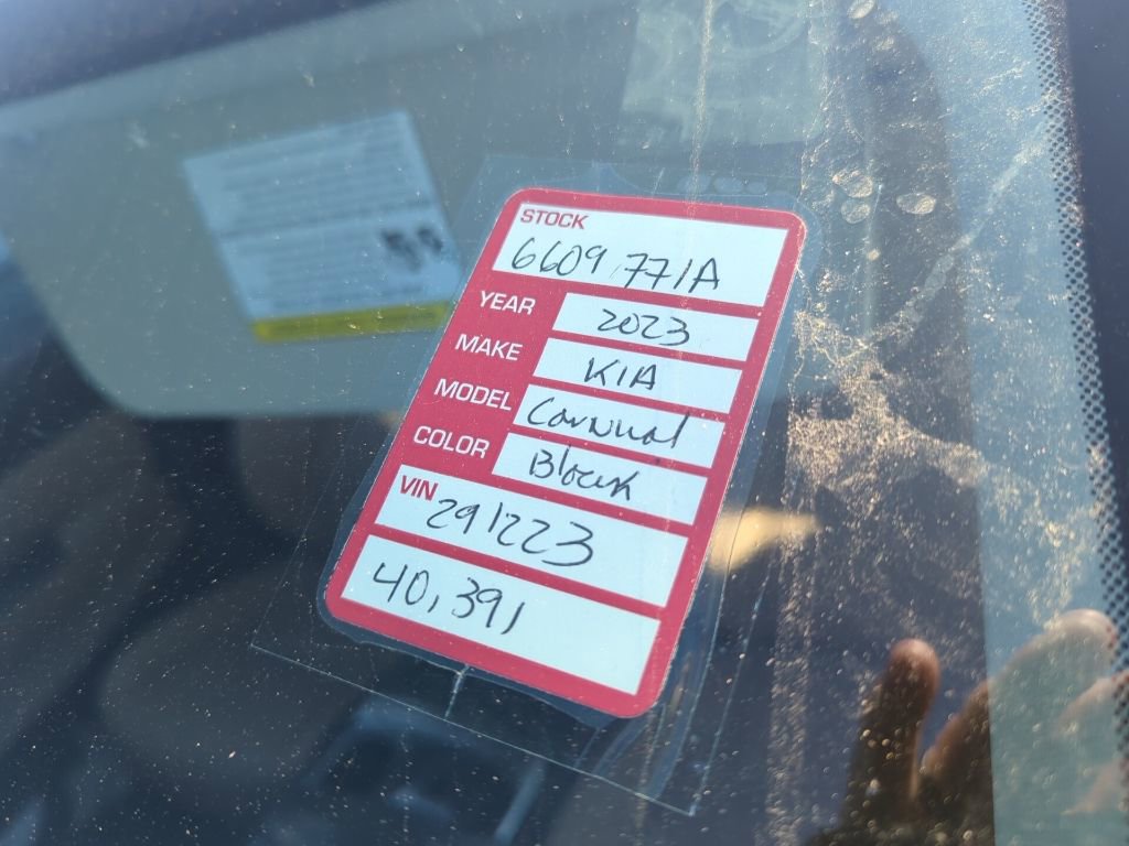 Certified 2023 Kia Carnival LX image 6