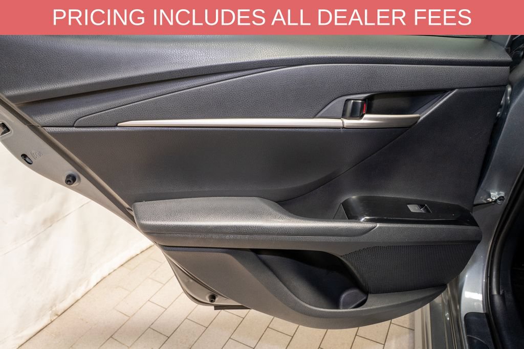 Used 2025 Toyota Camry SE FWD image 9