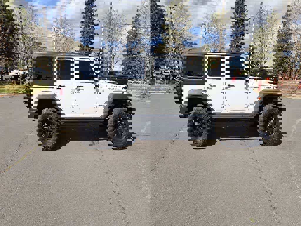 Used 2015 Jeep Wrangler Unlimited Rubicon w/ Connectivity Group image 6