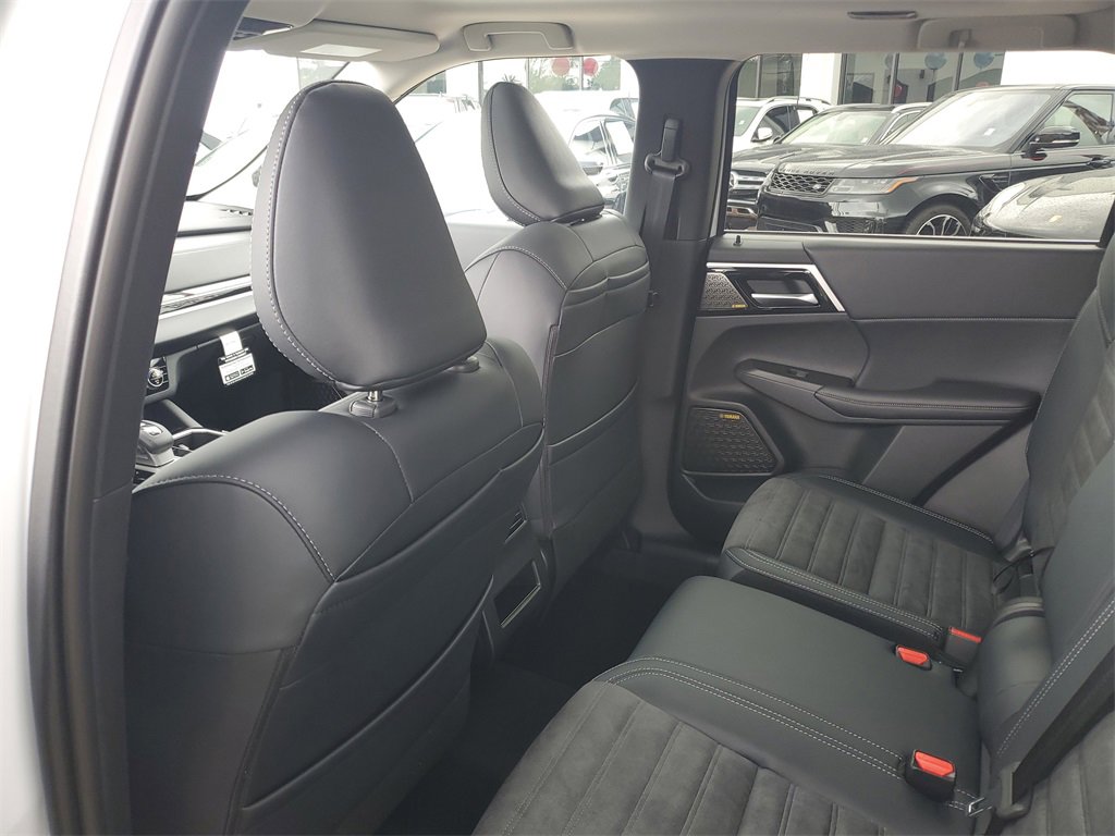 New 2025 Mitsubishi Outlander SE image 14