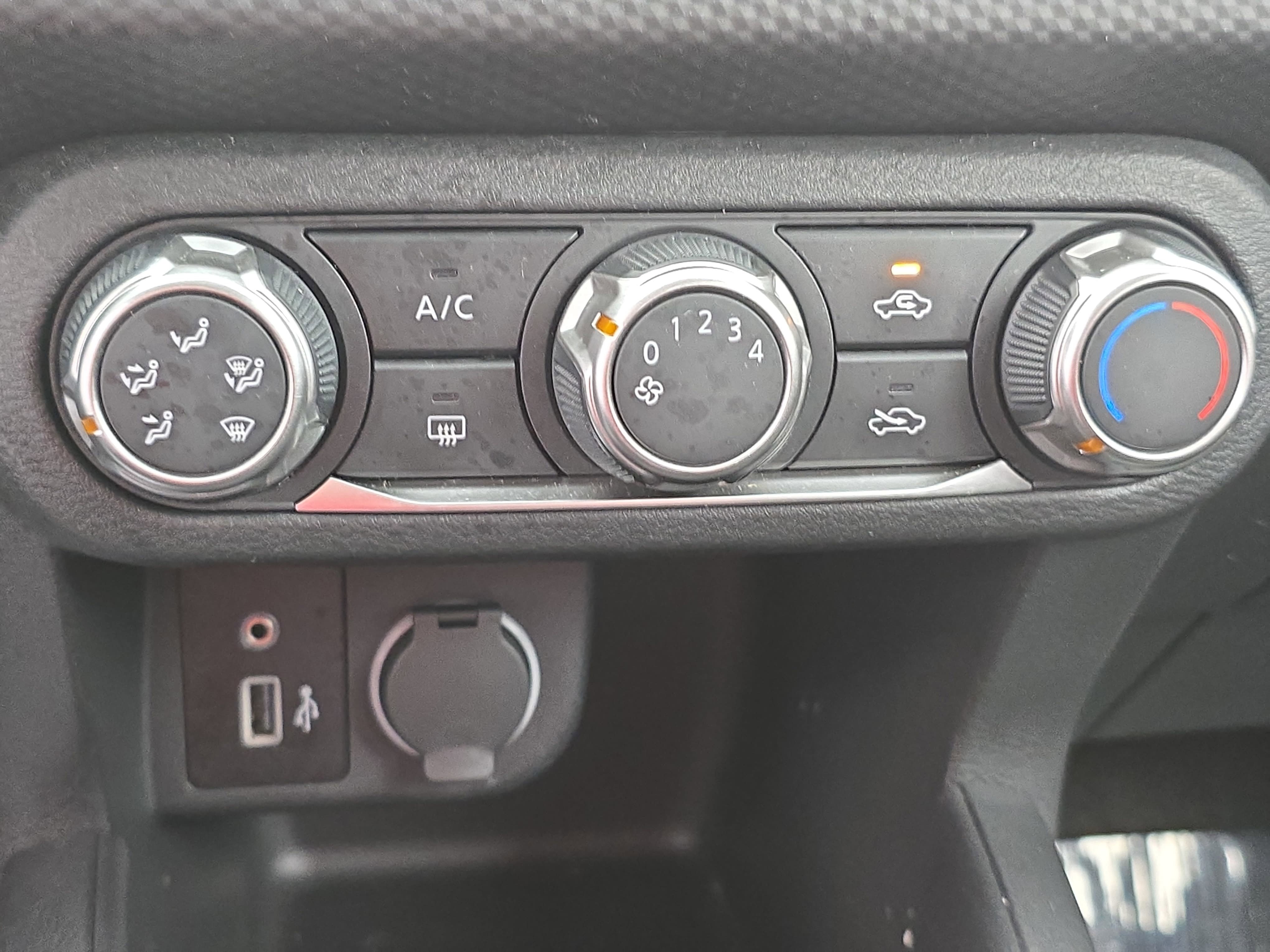 Certified 2025 Nissan Kicks Play S image 23