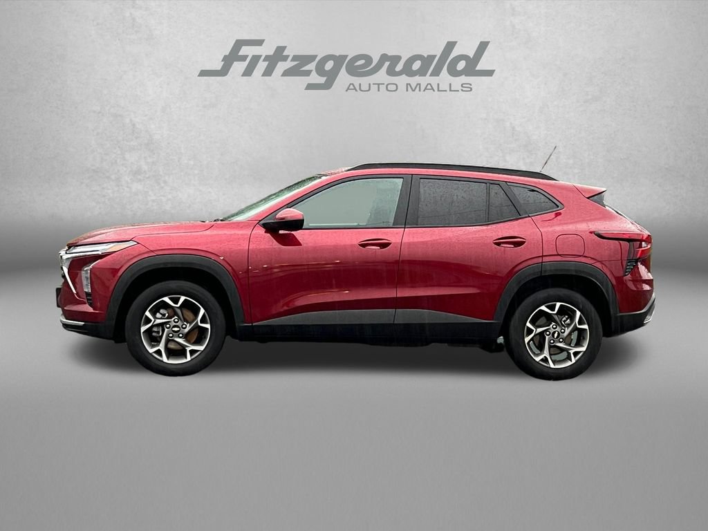 Used 2025 Chevrolet Trax LT FWD image 5