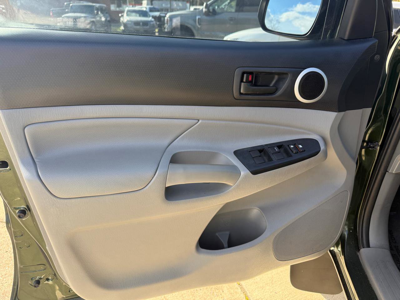 Used 2014 Toyota Tacoma PreRunner w/ TRD Sport Package image 11