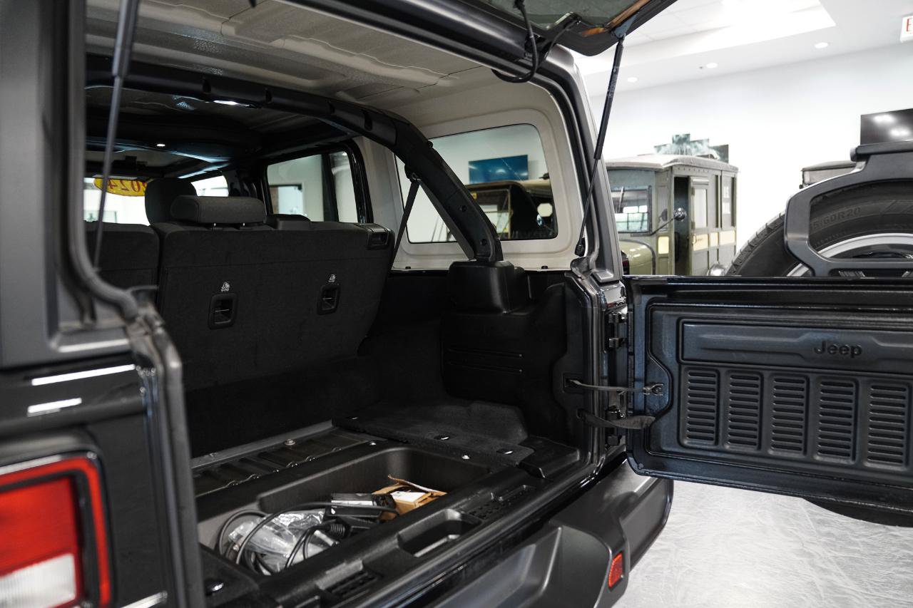 Used 2024 Jeep Wrangler Unlimited w/ Convenience Group AWD/4WD image 18