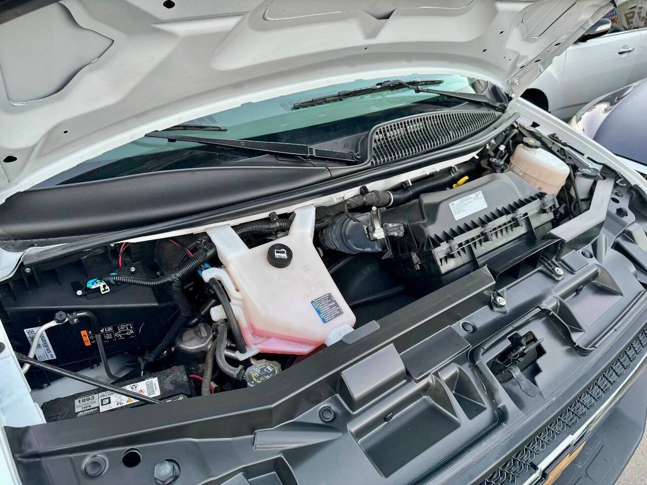 Used 2022 Chevrolet Express 3500 w/ Driver Convenience Package image 18