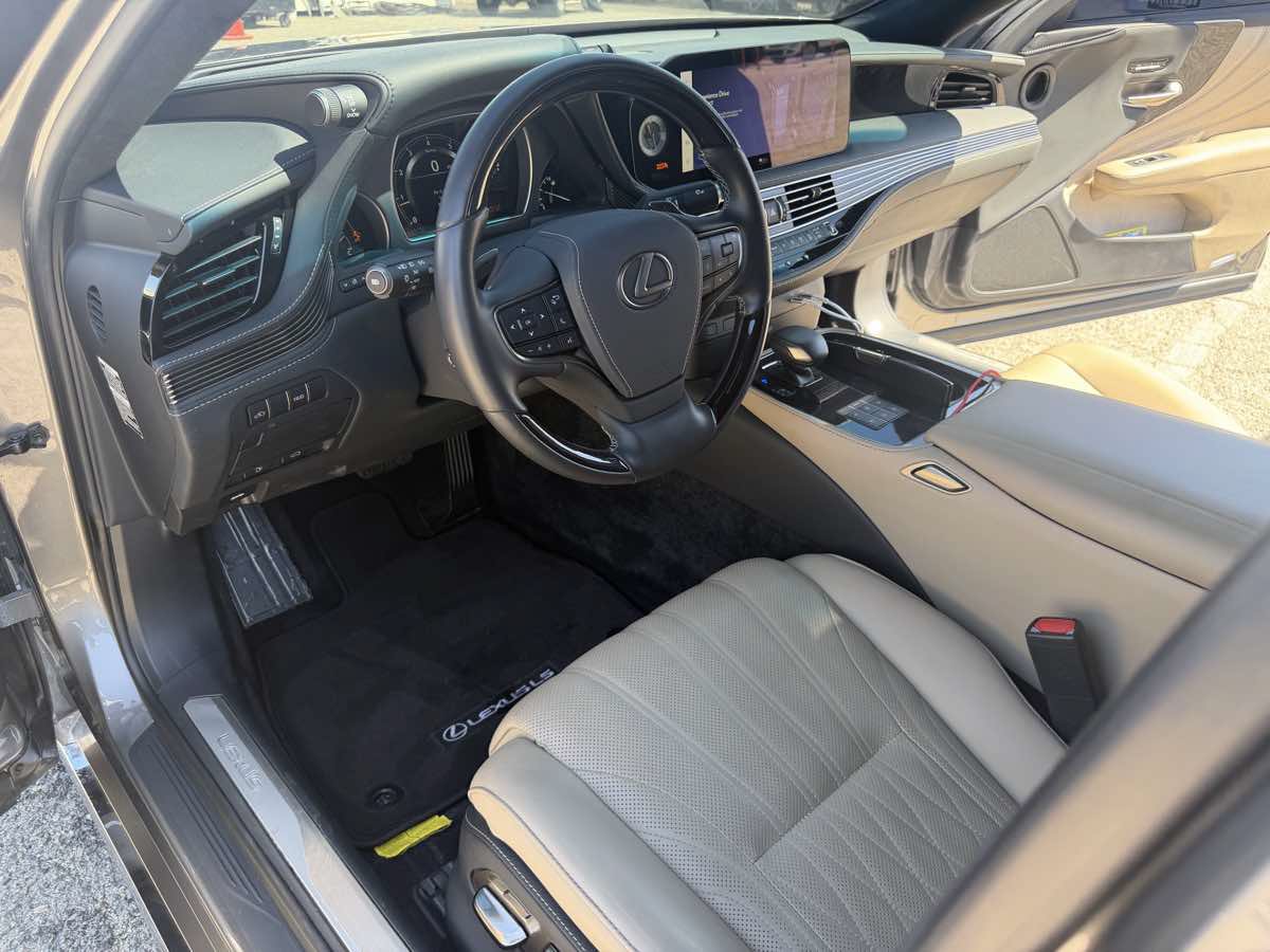 Used 2023 Lexus LS 500 AWD w/ Executive Package image 9