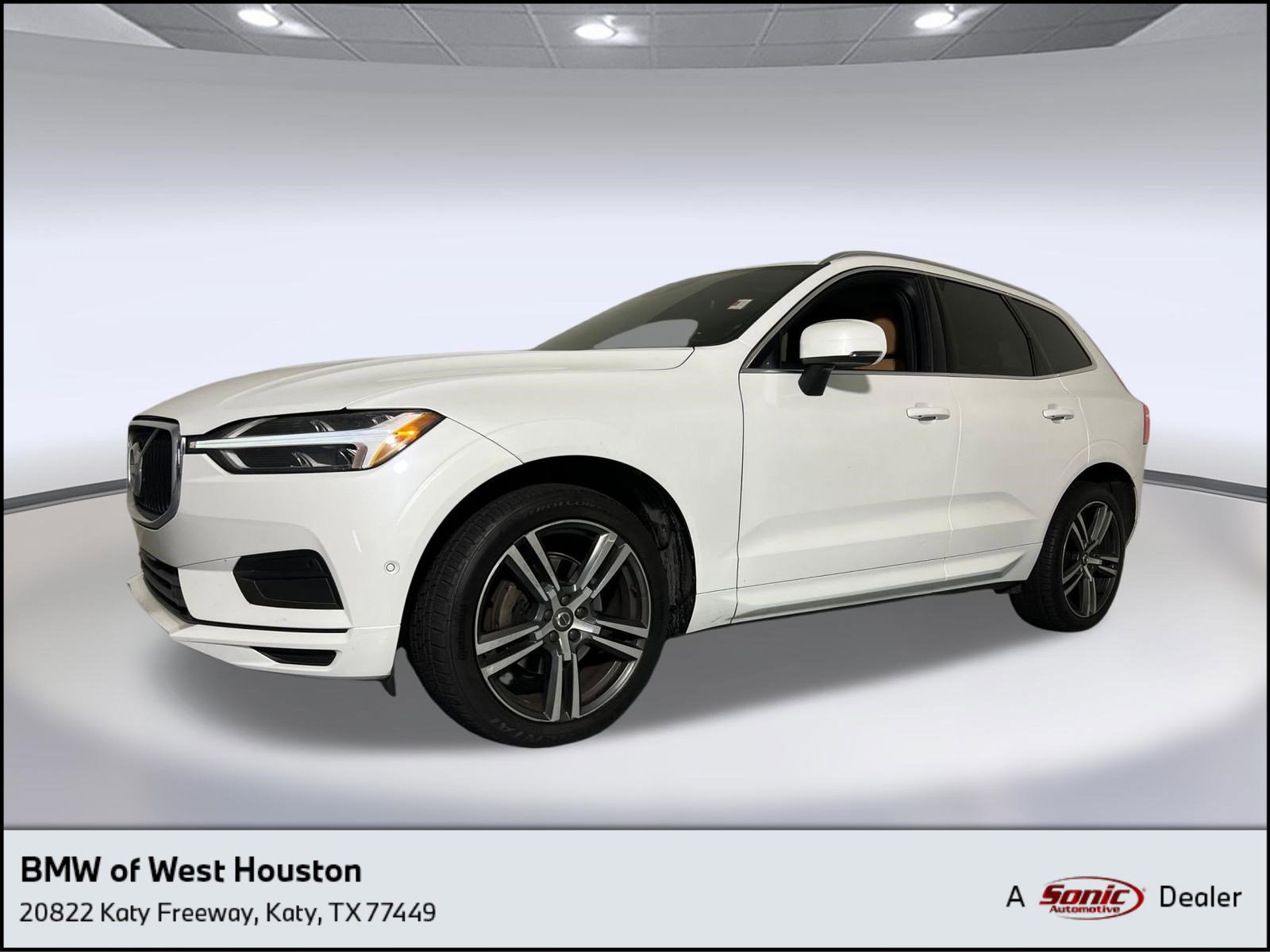 Used 2018 Volvo XC60 T5 Momentum w/ Vision Package image 1