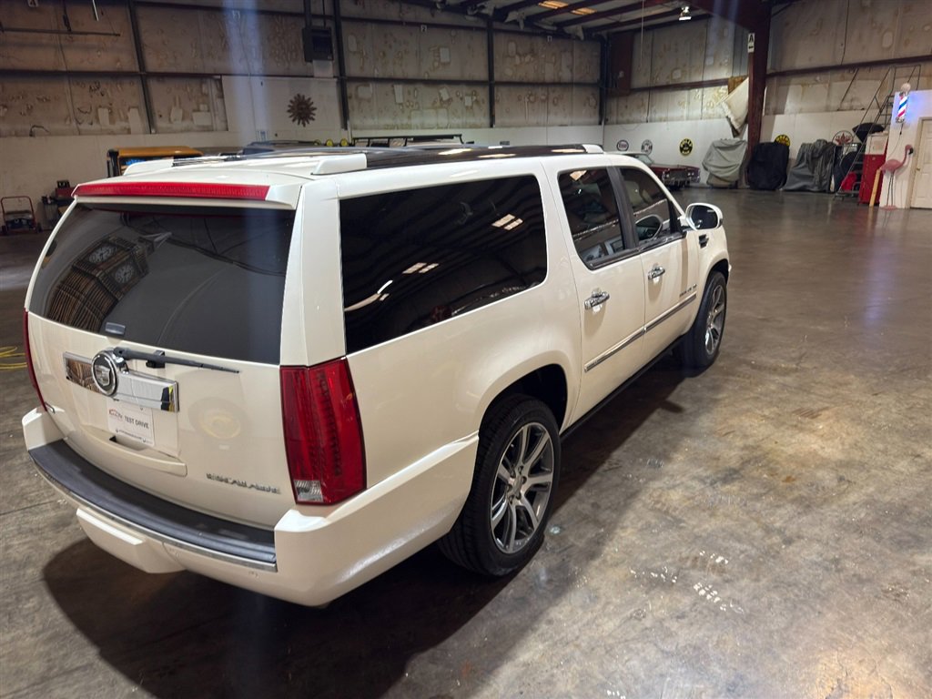 Used 2010 Cadillac Escalade ESV Premium AWD/4WD image 25
