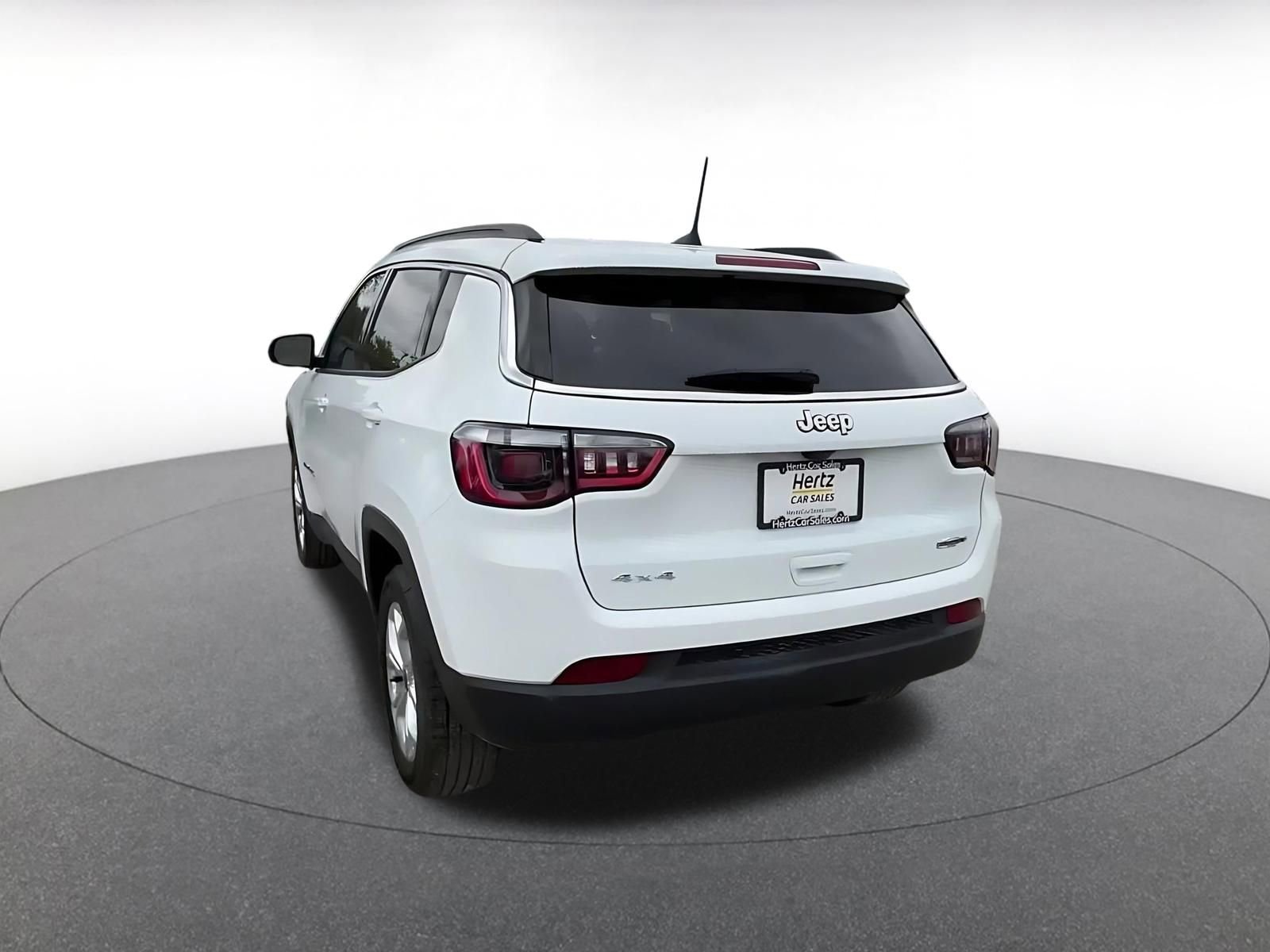 Used 2025 Jeep Compass Latitude AWD/4WD image 11