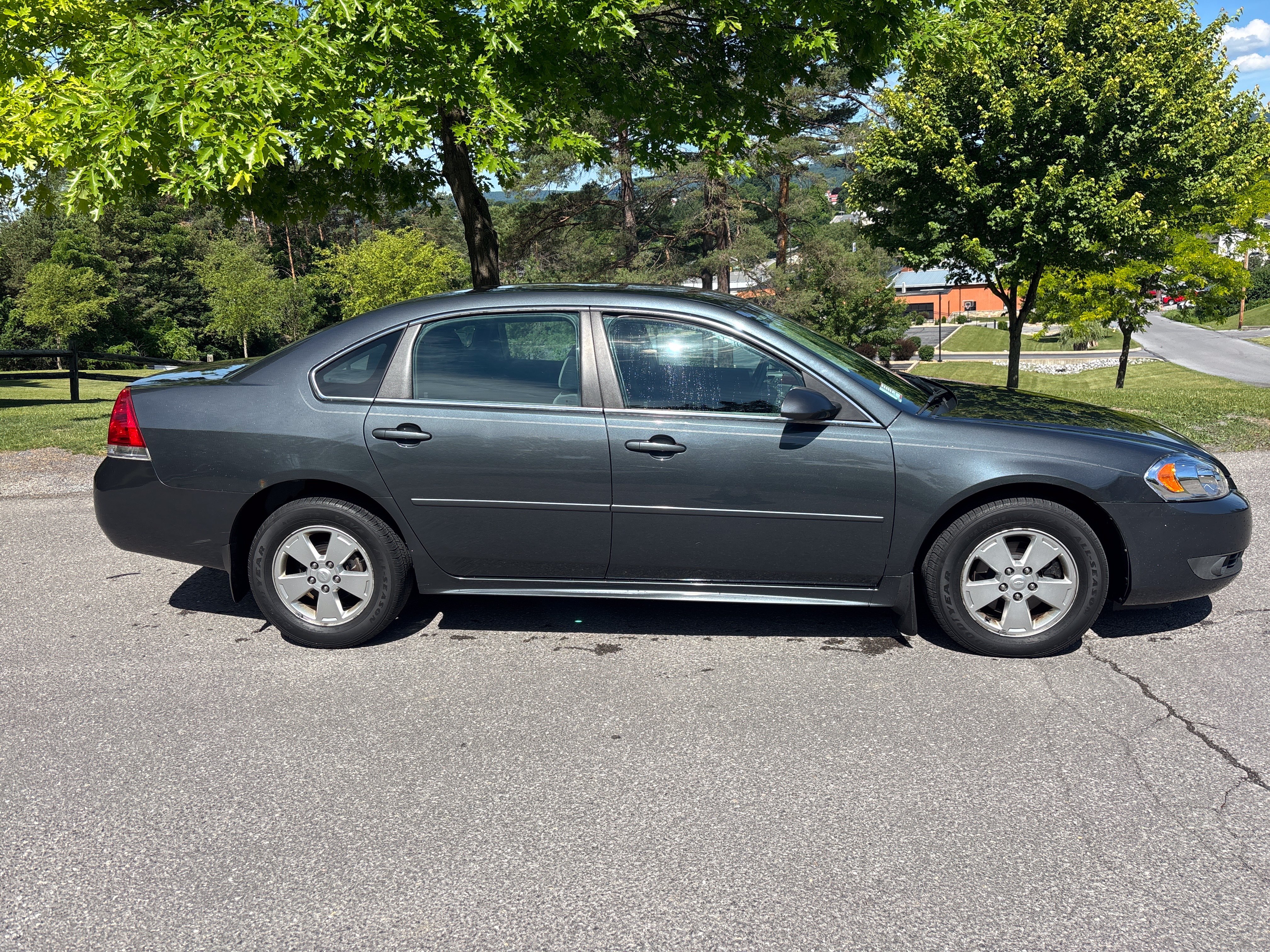 Used 2011 Chevrolet Impala LT FWD image 3