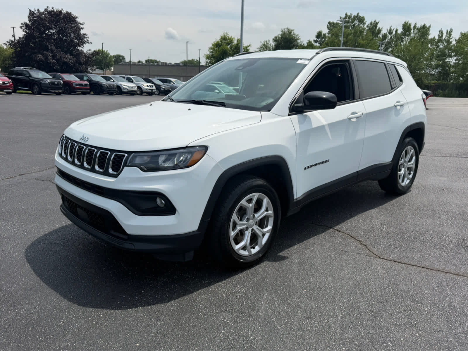 Used 2024 Jeep Compass Latitude AWD/4WD image 5