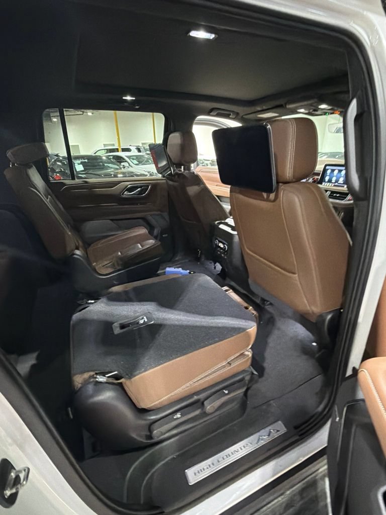 Used 2021 Chevrolet Suburban High Country w/ Premium Package RWD image 16
