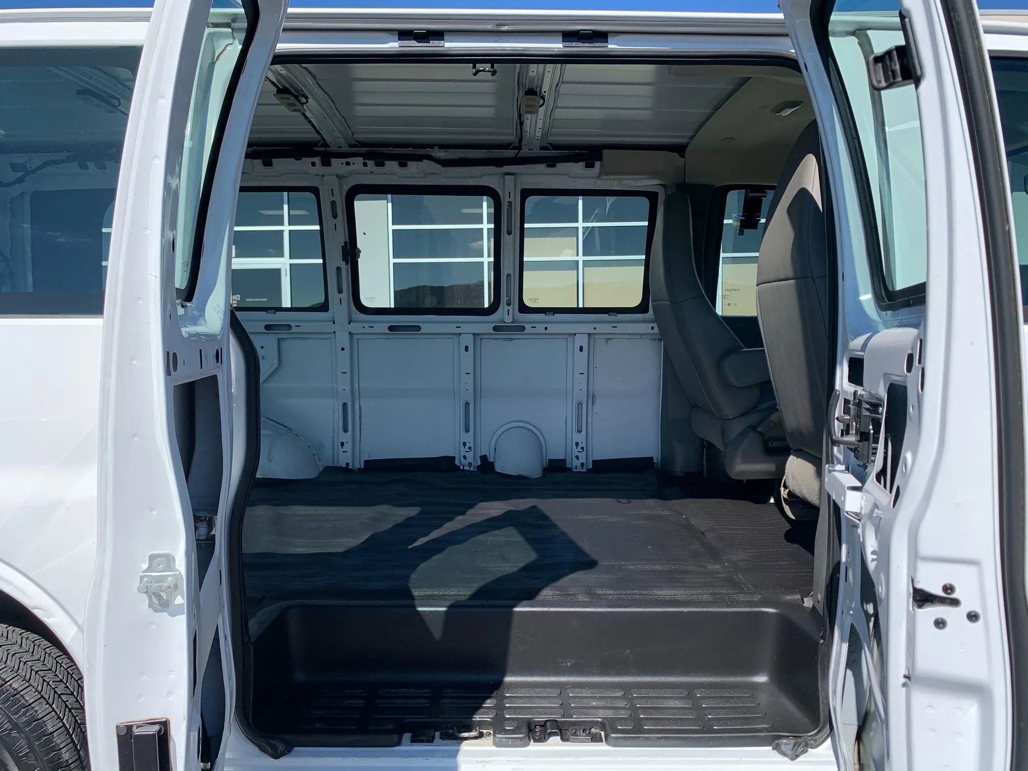 Used 2017 Chevrolet Express 2500 image 28