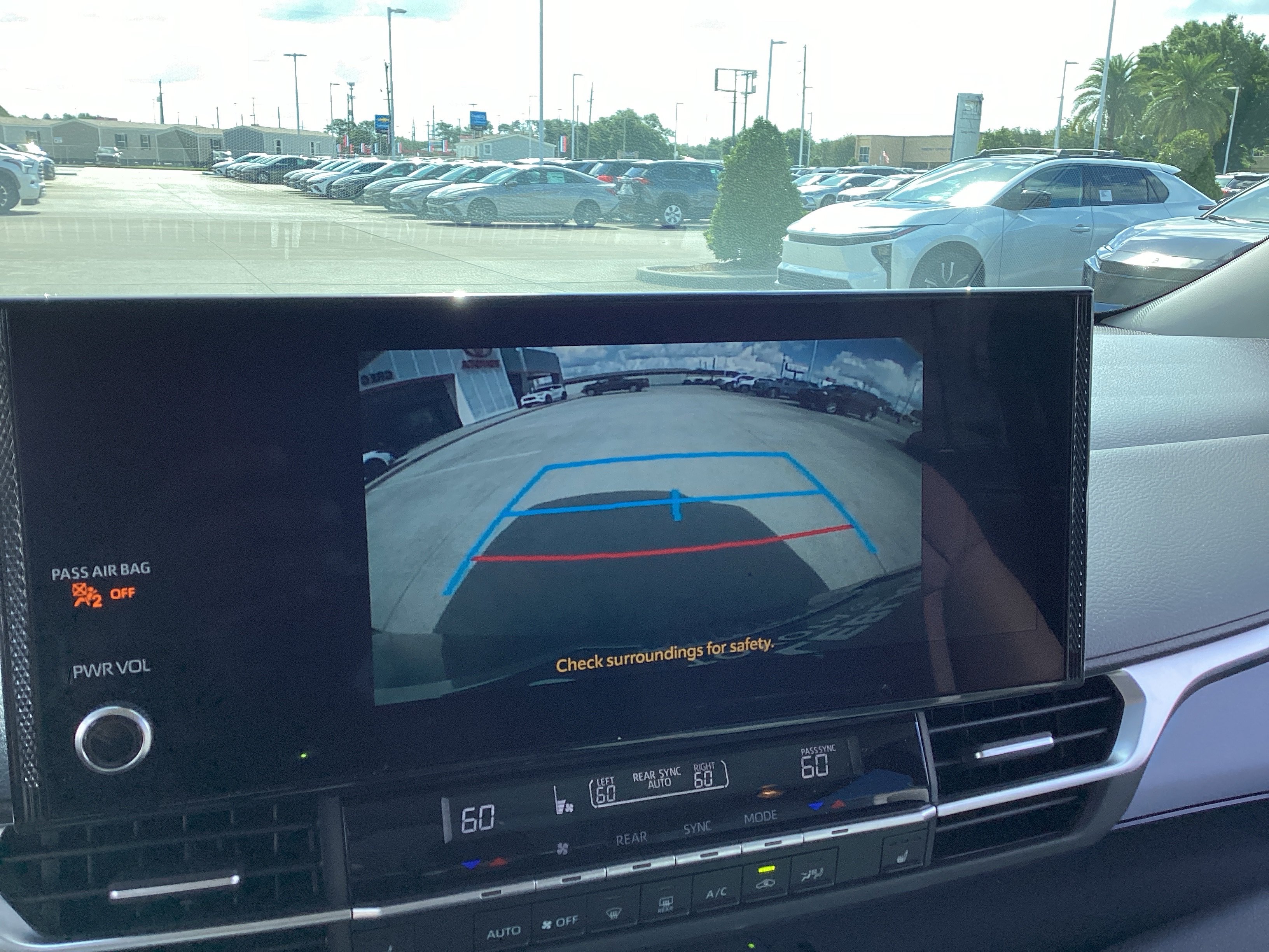 Used 2025 Toyota Sienna XLE w/ XLE Plus Package FWD image 20