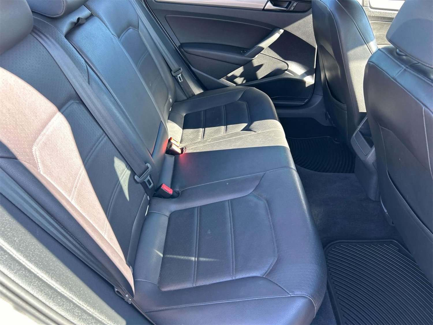 Used 2015 Volkswagen Passat 1.8T Wolfsburg Edition image 21