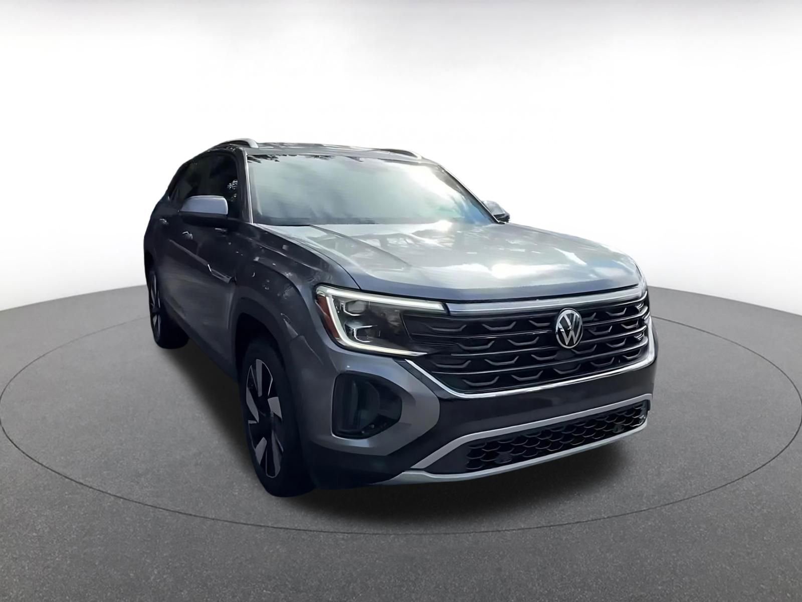 Used 2025 Volkswagen Atlas Cross Sport SE FWD image 3