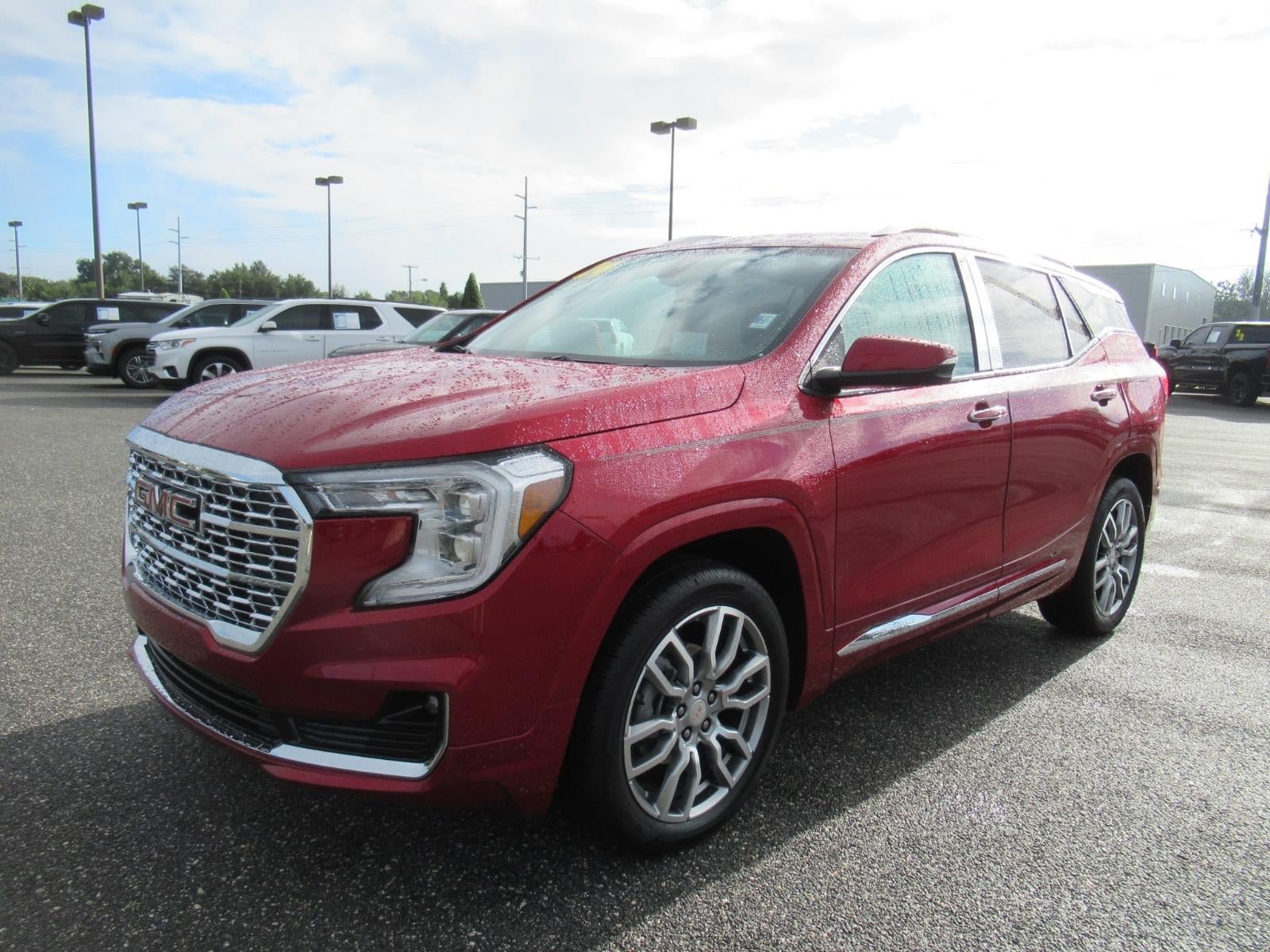 Used 2024 GMC Terrain Denali w/ Denali Premium Package AWD/4WD image 3