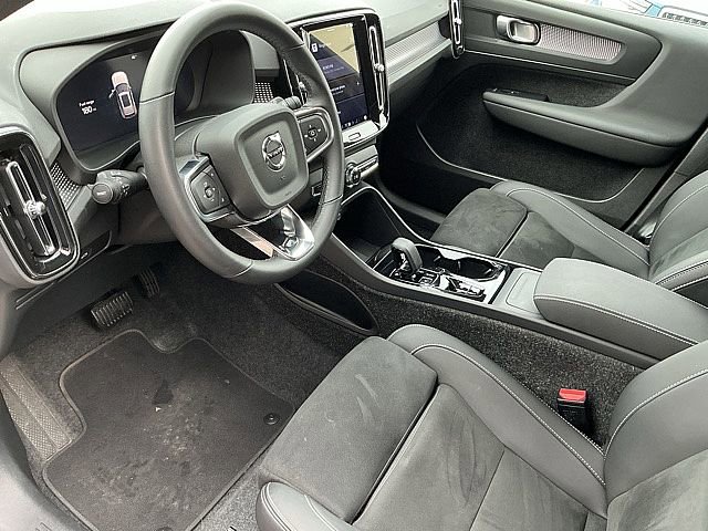 Certified 2025 Volvo XC40 B5 Plus image 16