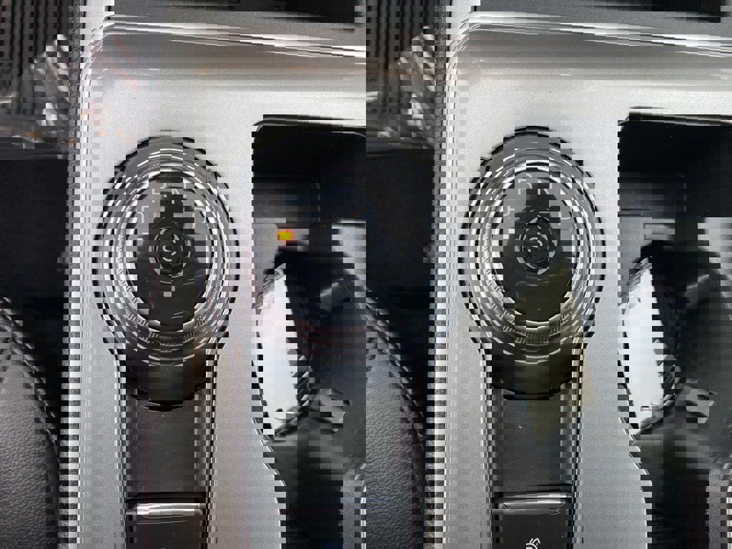 Used 2024 Ford Edge SEL w/ Convenience Package image 12