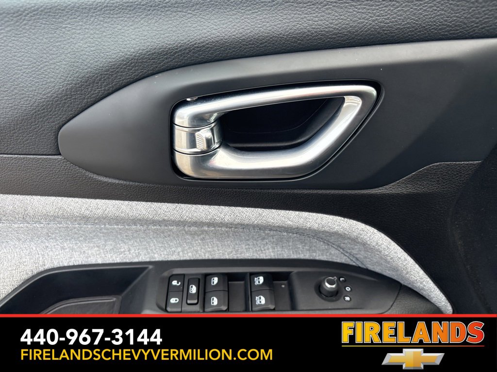 Used 2025 Jeep Compass Latitude w/ Sun & Sound Group image 10