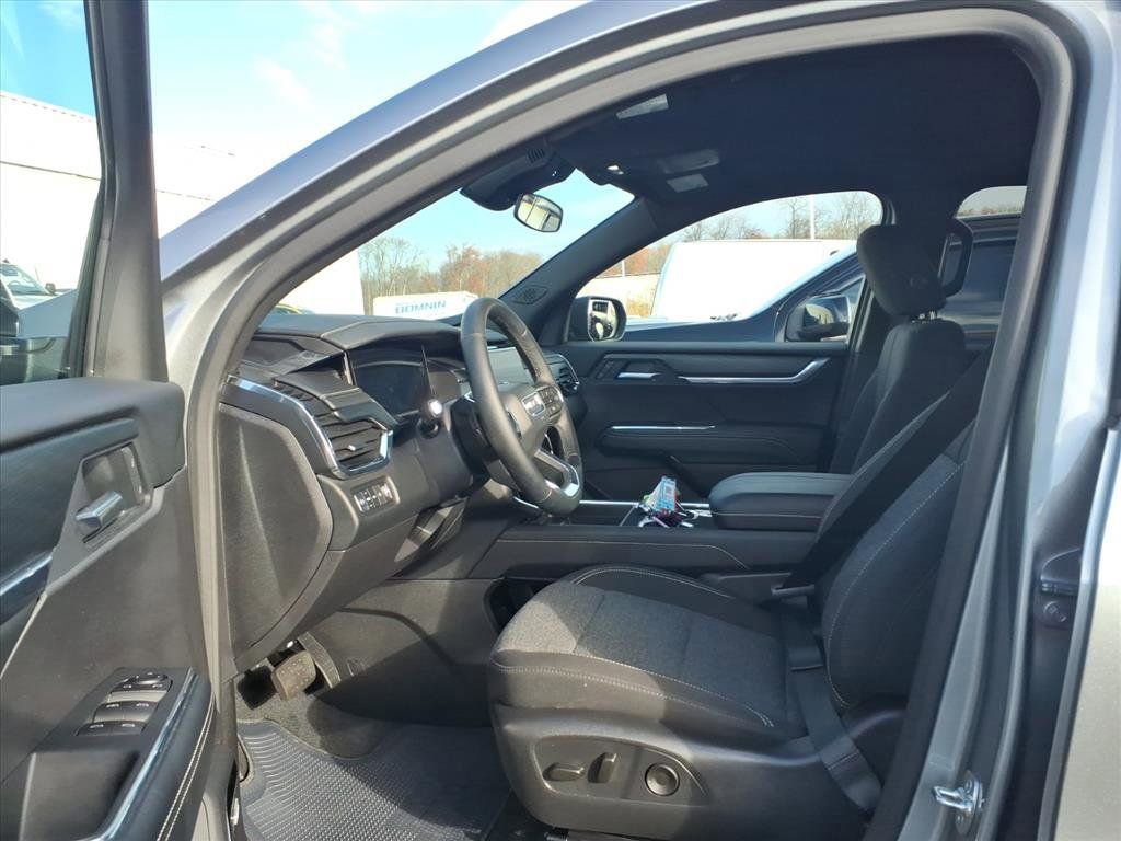 Used 2025 GMC Acadia Elevation image 12