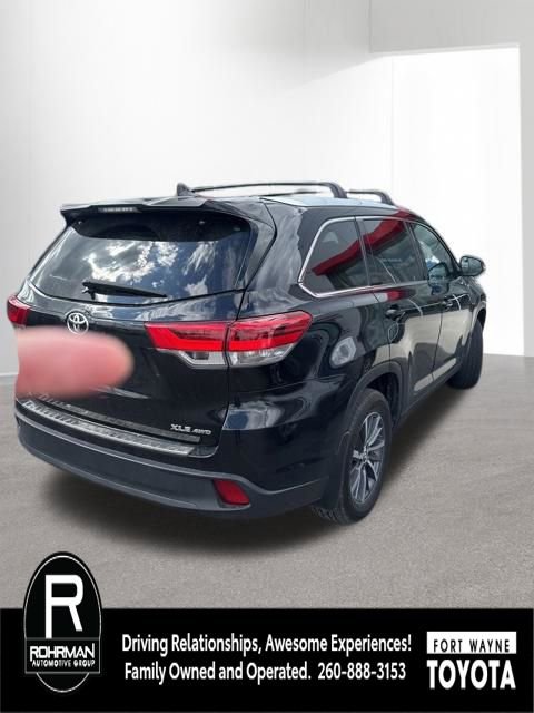 Used 2019 Toyota Highlander XLE AWD/4WD image 4