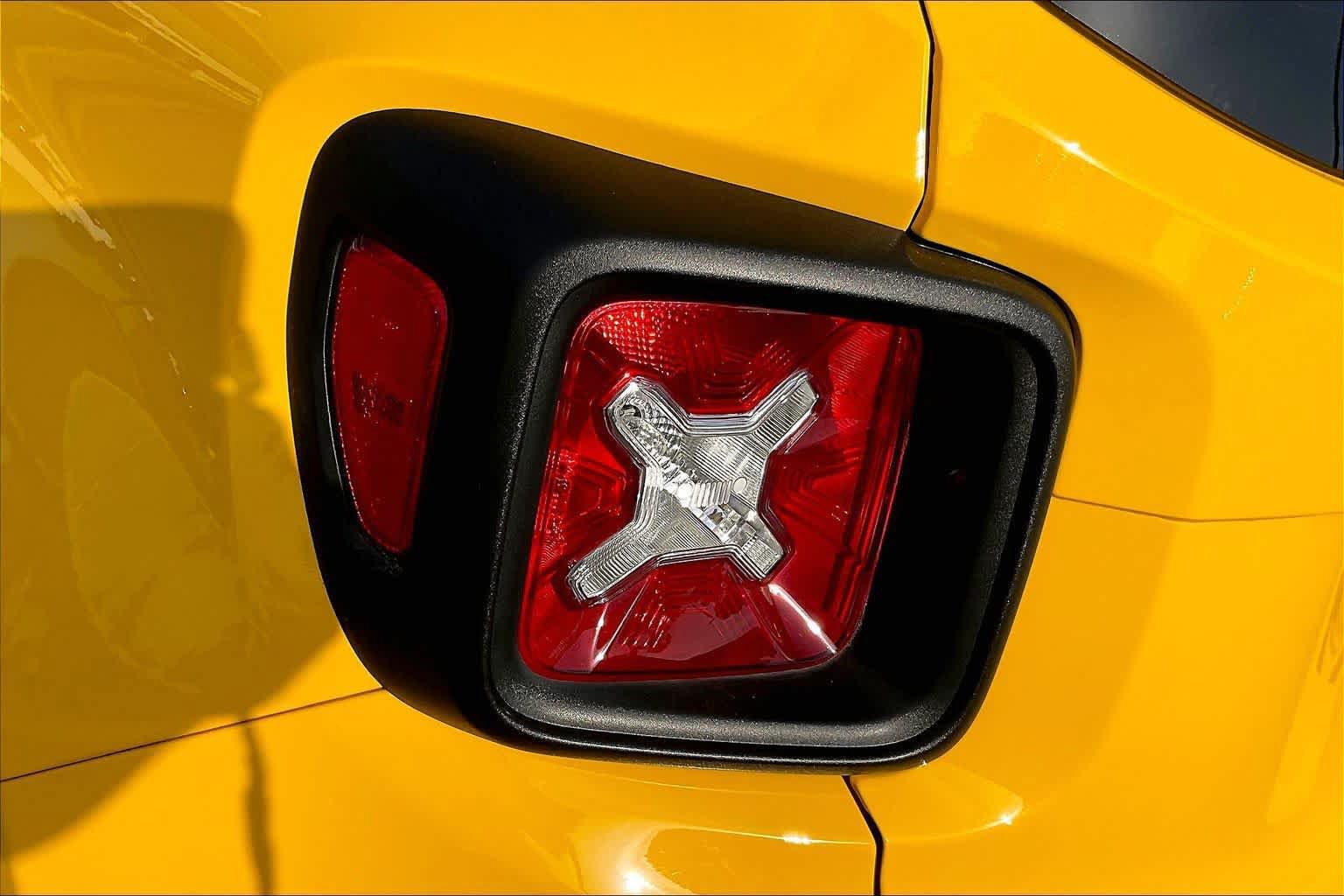 Used 2023 Jeep Renegade Latitude AWD/4WD image 28