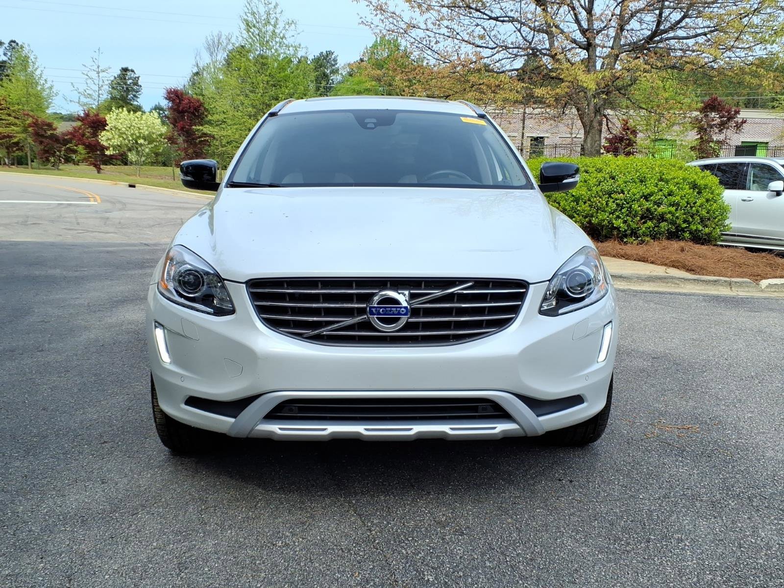 Used 2017 Volvo XC60 T6 Dynamic w/ Preferred Option Package image 8