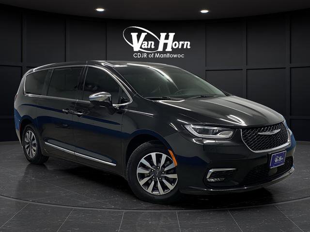 Used 2022 Chrysler Pacifica Limited FWD image 2