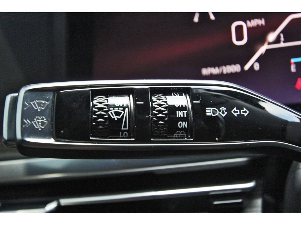 Certified 2025 Cadillac Escalade Luxury RWD image 18