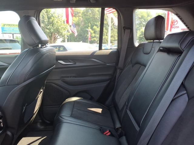 Used 2023 Jeep Grand Cherokee Altitude AWD/4WD image 7