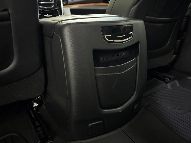Used 2019 Cadillac Escalade Premium Luxury AWD/4WD image 27