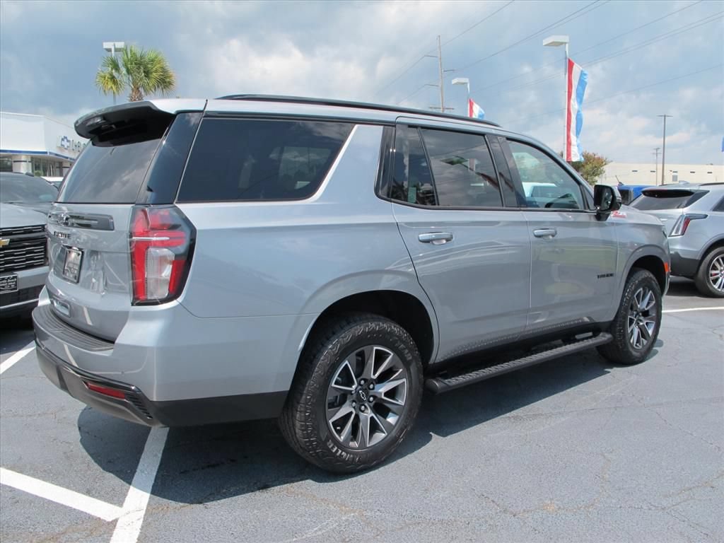 Used 2024 Chevrolet Tahoe Z71 w/ Luxury Package AWD/4WD image 3