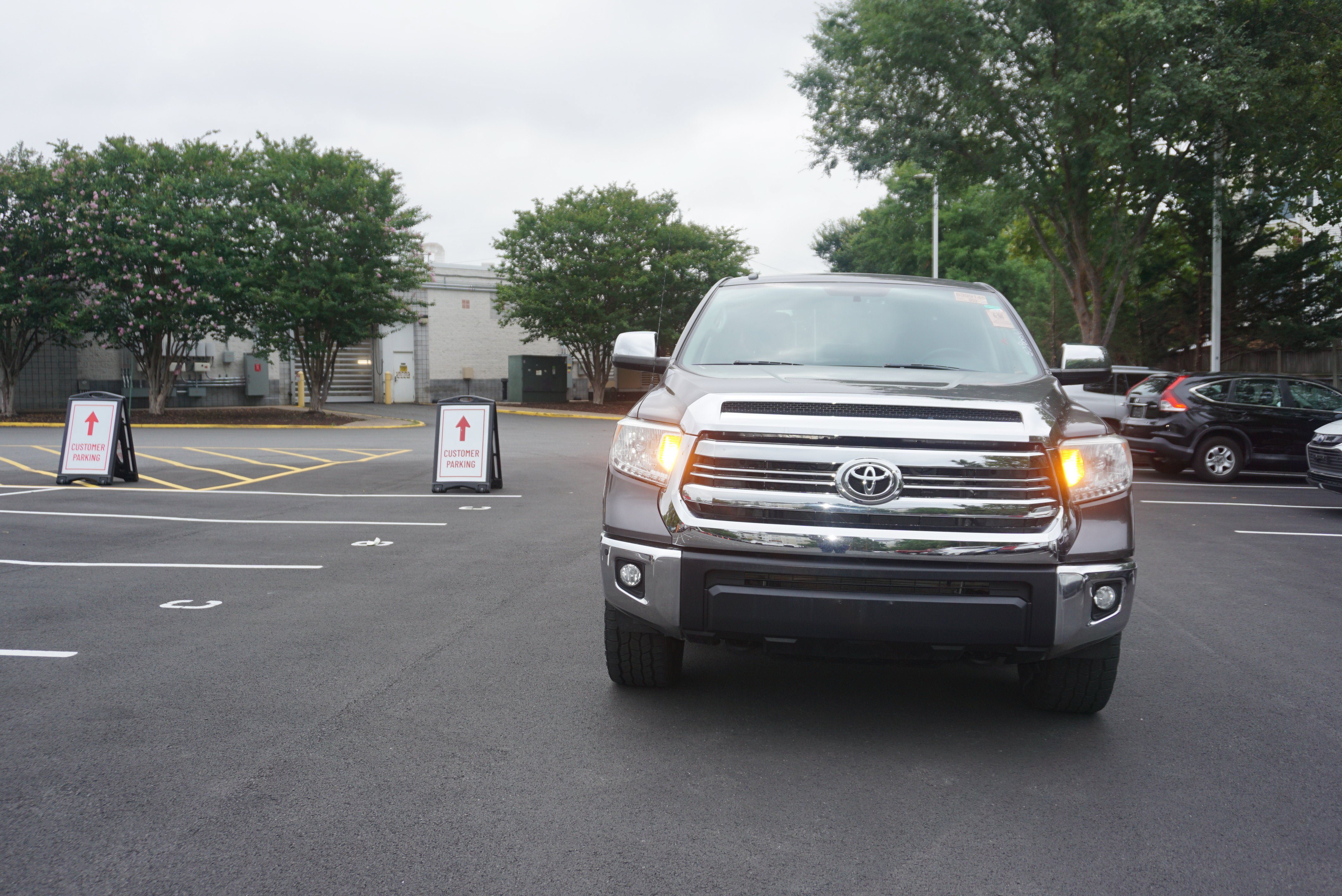 Used 2015 Toyota Tundra Limited w/ Limited Premium Package AWD/4WD image 2