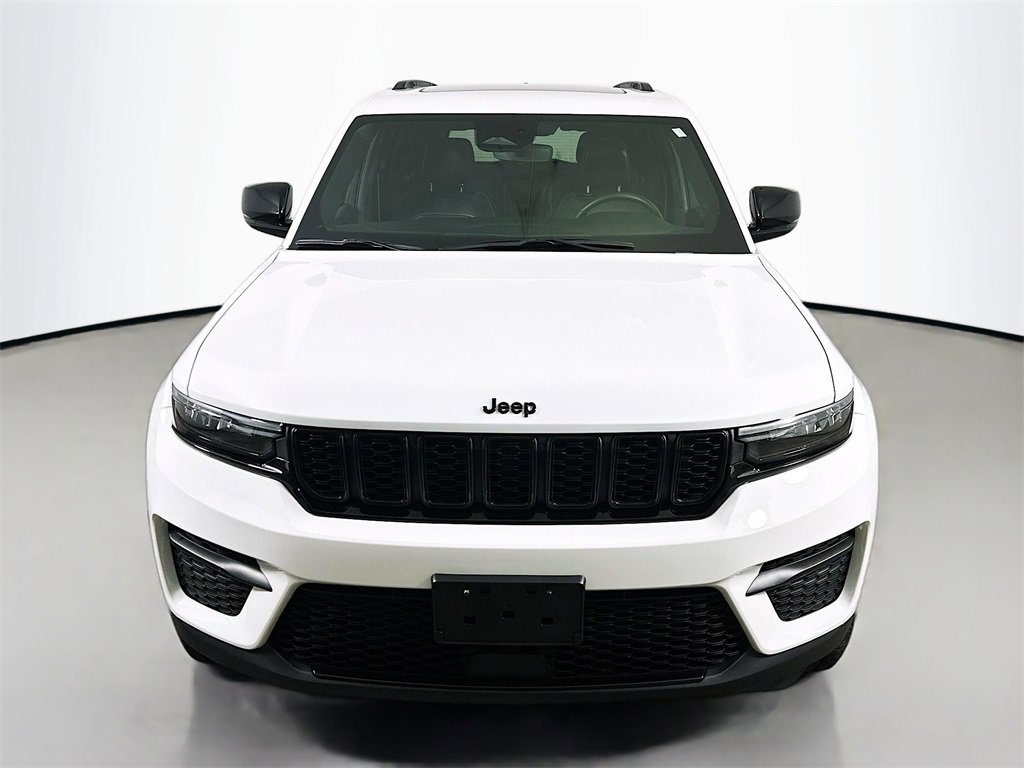 Used 2022 Jeep Grand Cherokee Altitude image 2