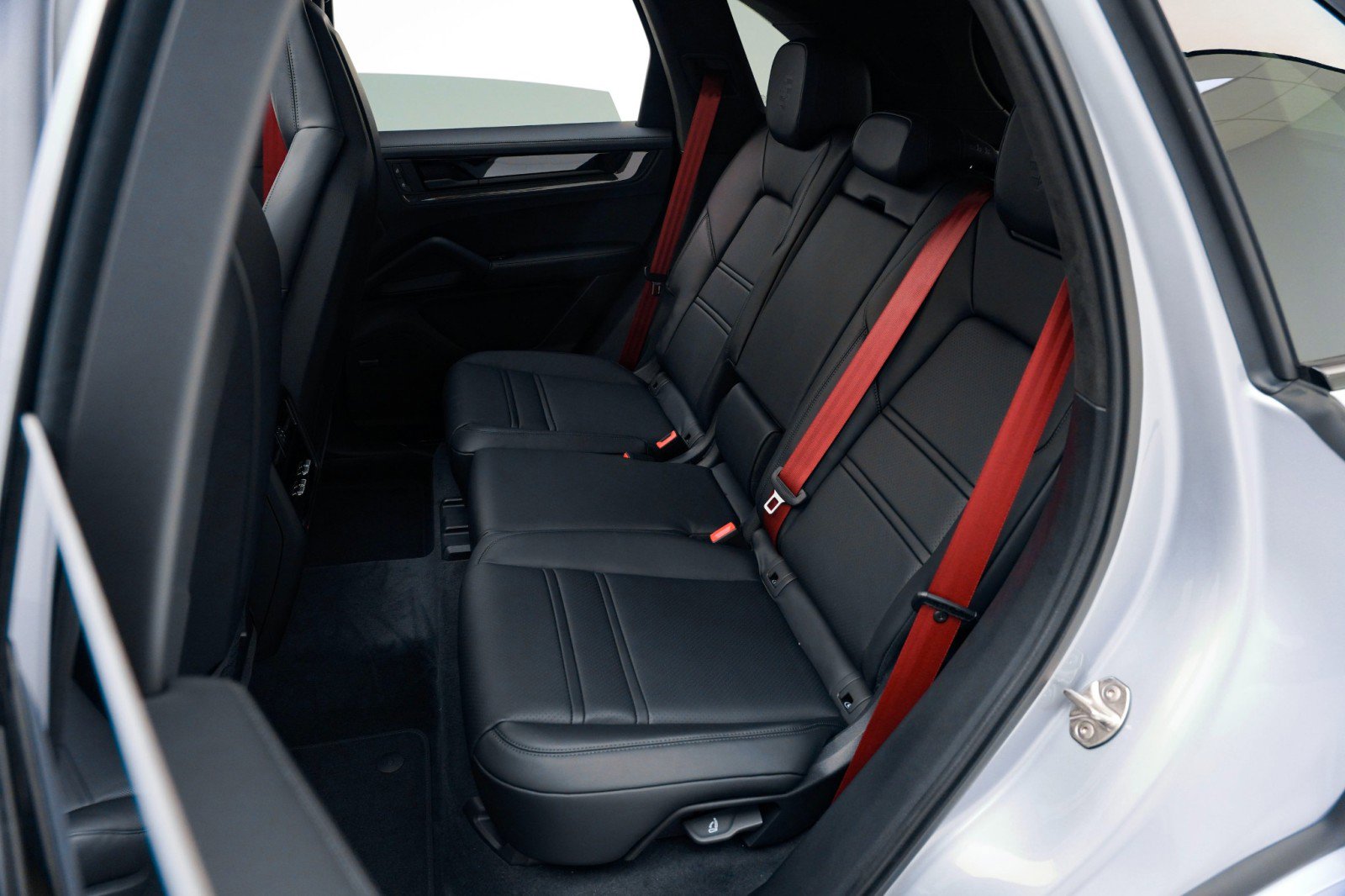 New 2026 Porsche Cayenne GTS image 30