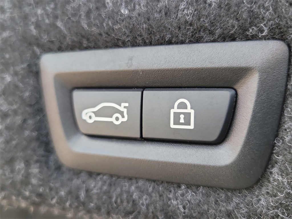 Used 2021 BMW 530i w/ M Sport Package image 8