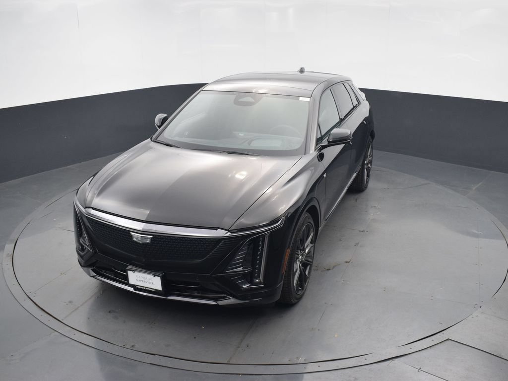 New 2026 Cadillac Lyriq Signature Sport w/ LPO, Floor Liner Package AWD/4WD image 39
