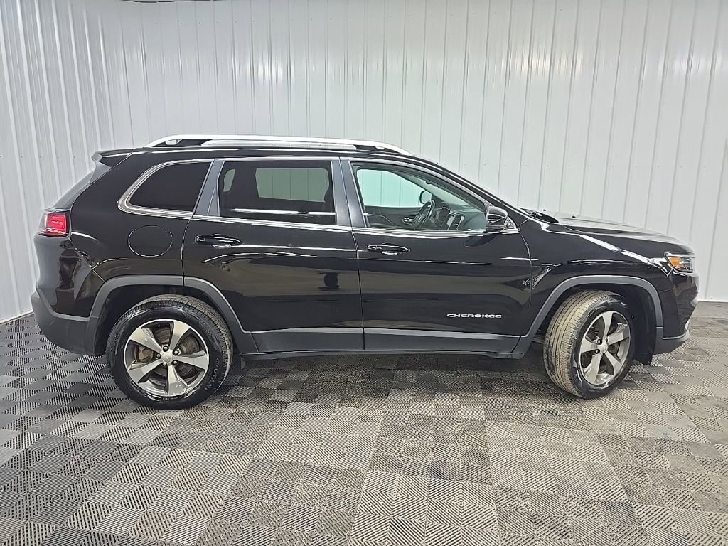 Used 2019 Jeep Cherokee Limited AWD/4WD image 2
