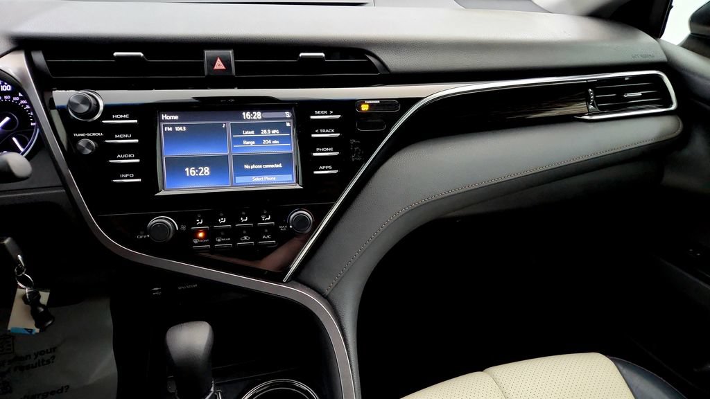 Certified 2018 Toyota Camry LE FWD image 29