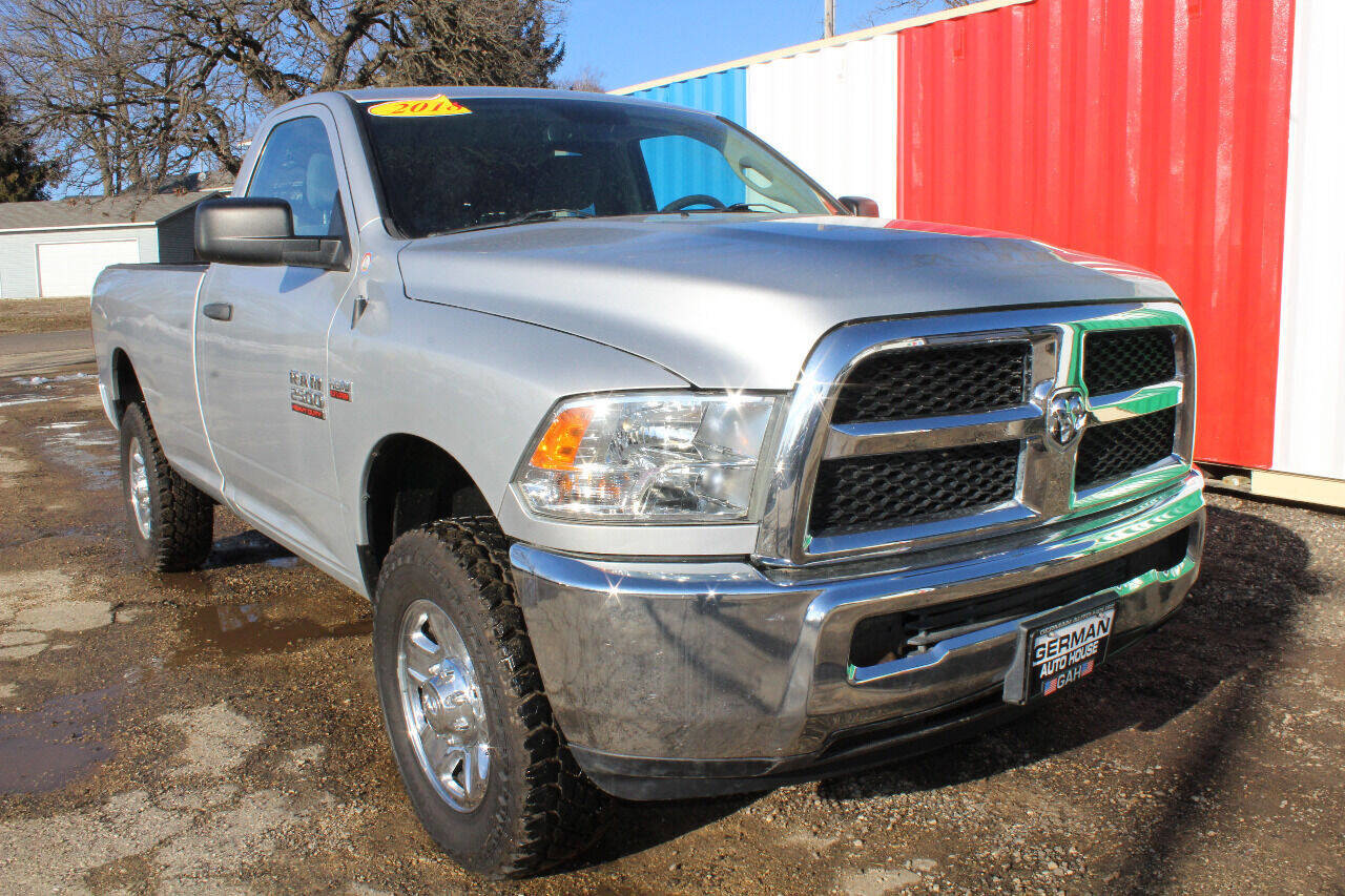 Used 2018 RAM 2500 Tradesman w/ Chrome Appearance Group AWD/4WD image 4