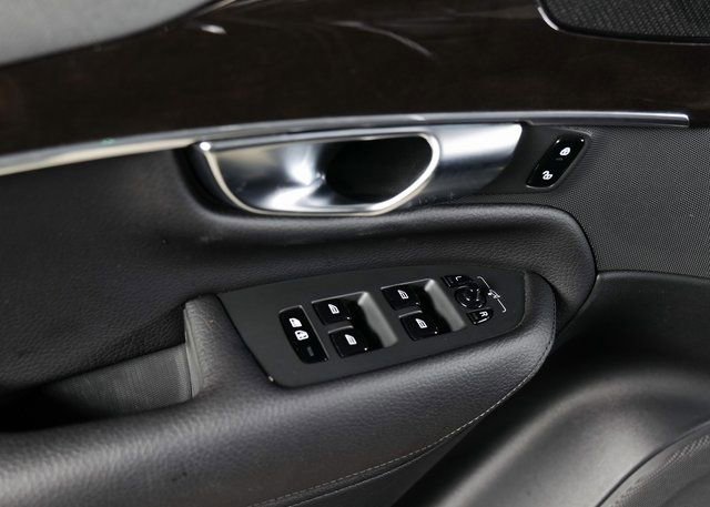 Used 2019 Volvo XC90 T5 Momentum w/ Multimedia Package image 29