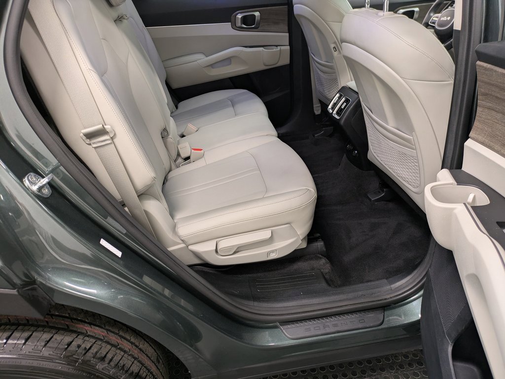 Used 2022 Kia Sorento S w/ Panoramic Sunroof Package image 26