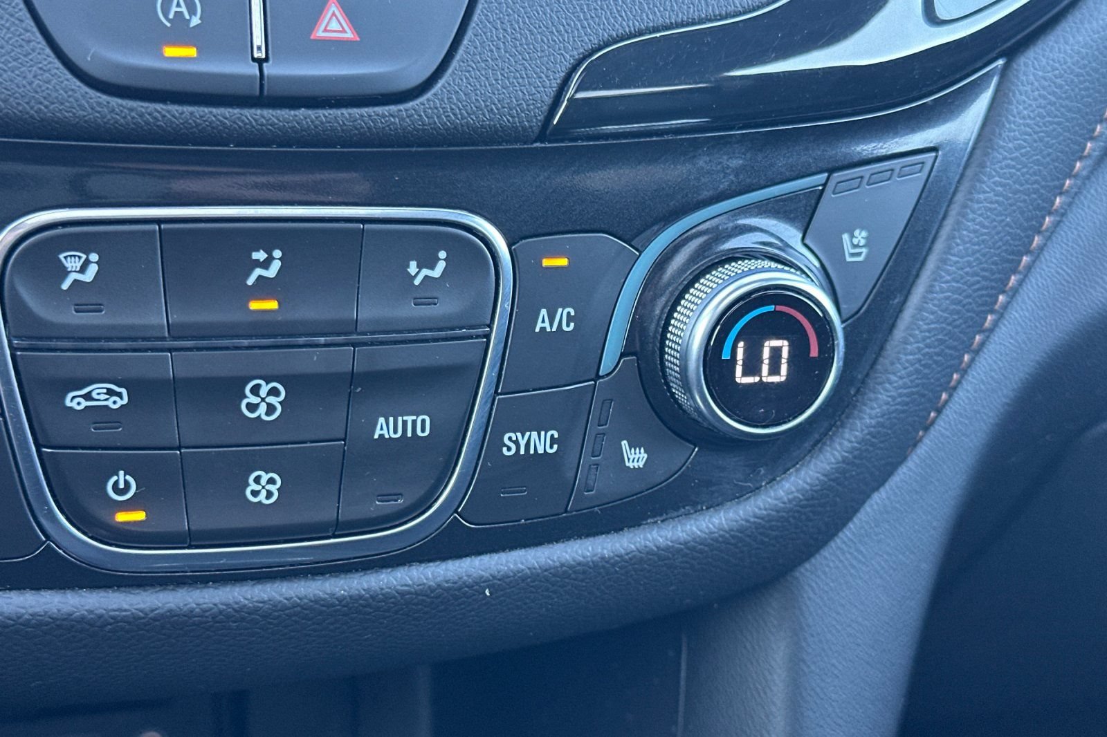 Used 2023 Chevrolet Equinox Premier FWD image 29