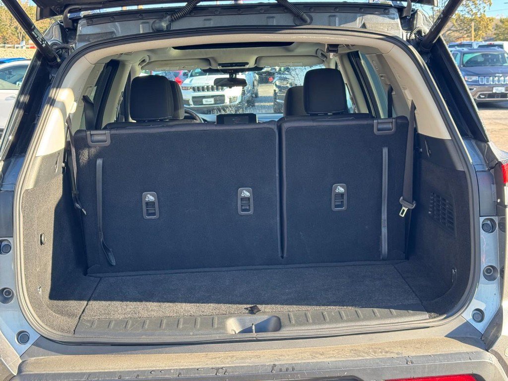 Used 2022 Nissan Pathfinder SV w/ SV Premium Package image 4