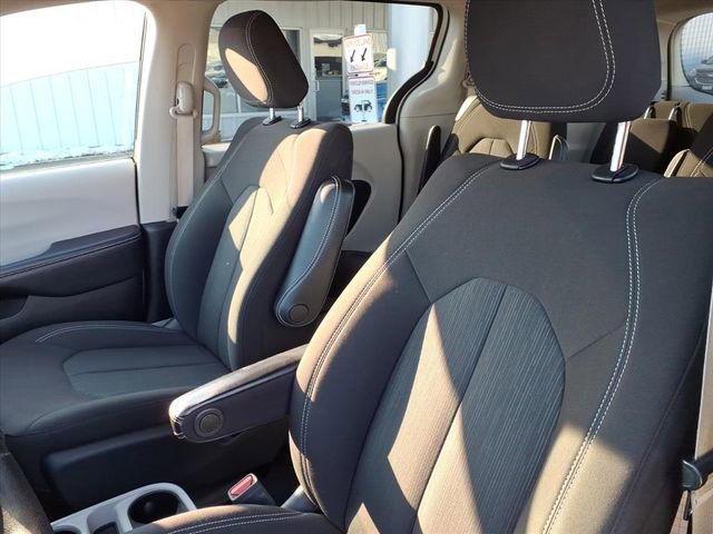 Used 2021 Chrysler Voyager LX FWD image 15