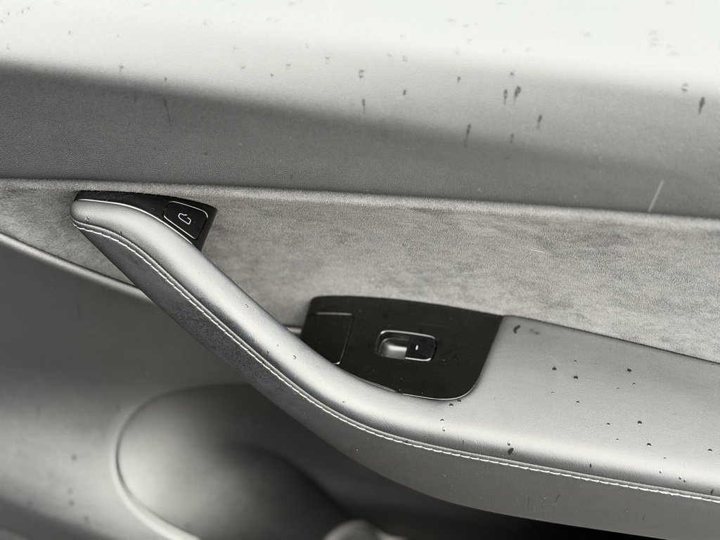 Used 2020 Tesla Model Y Long Range image 36