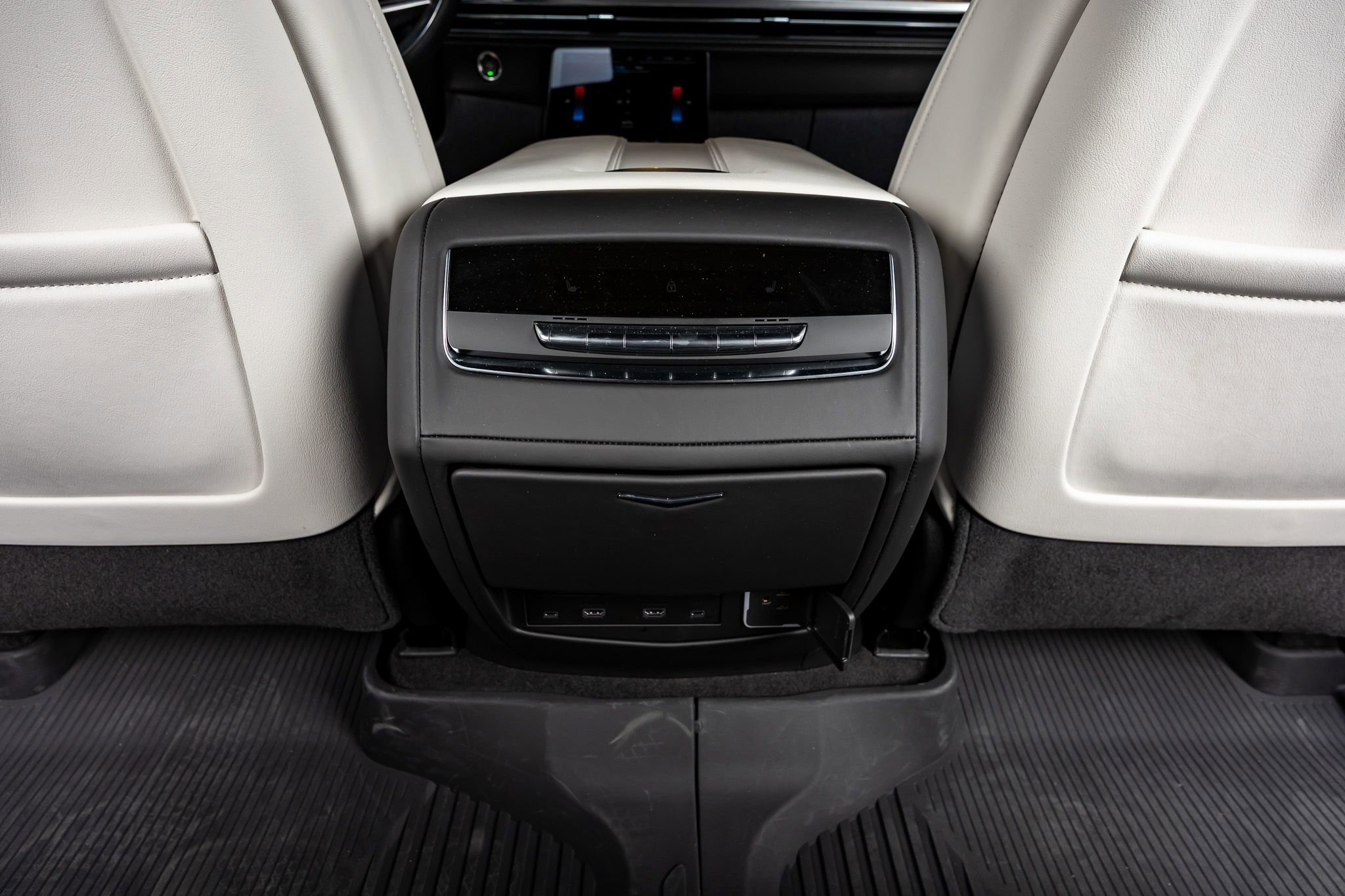 Used 2025 Cadillac Escalade ESV Sport Platinum w/ LPO, ONYX Package image 33