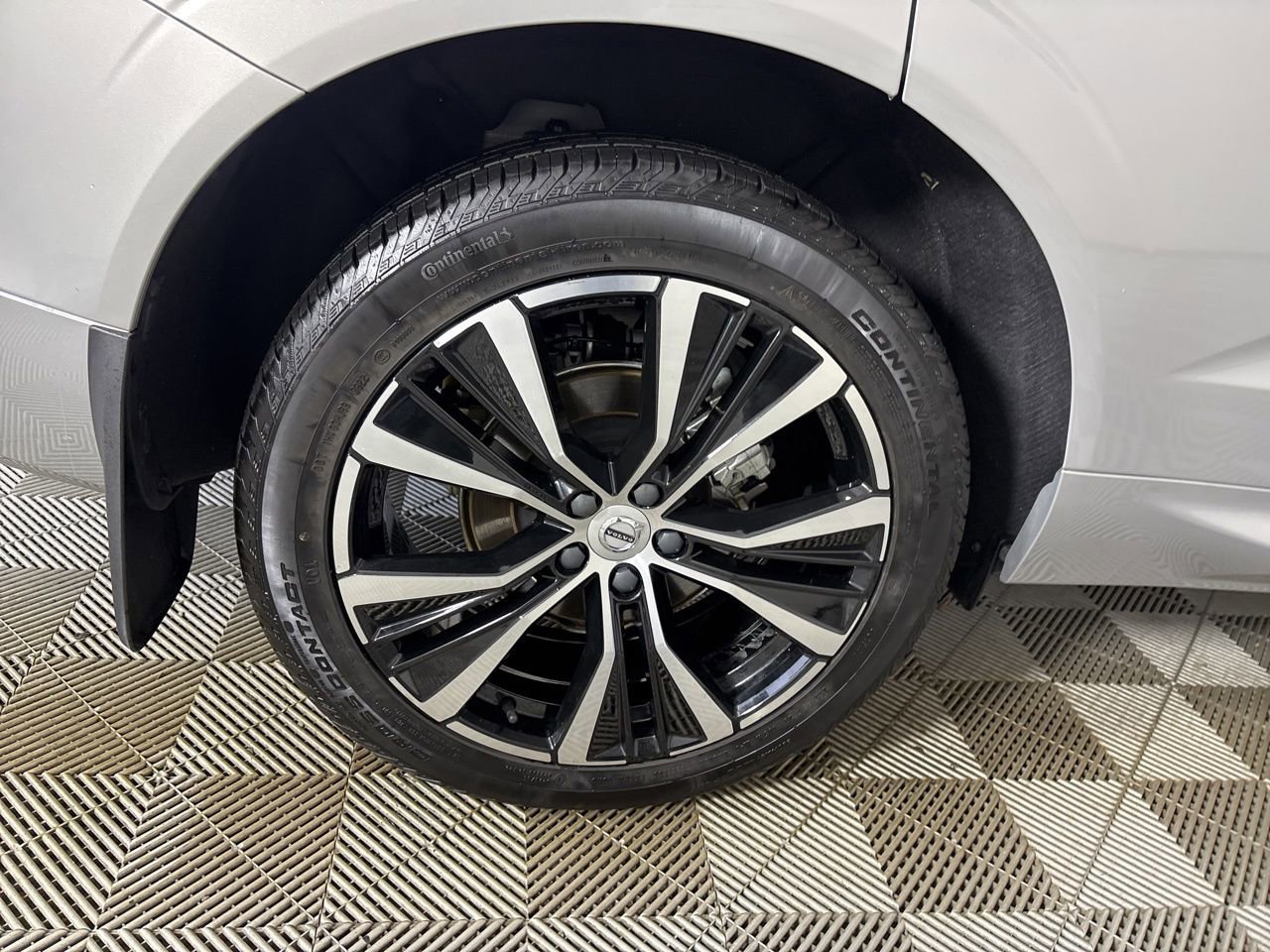 Used 2023 Volvo XC60 B5 Ultimate image 27