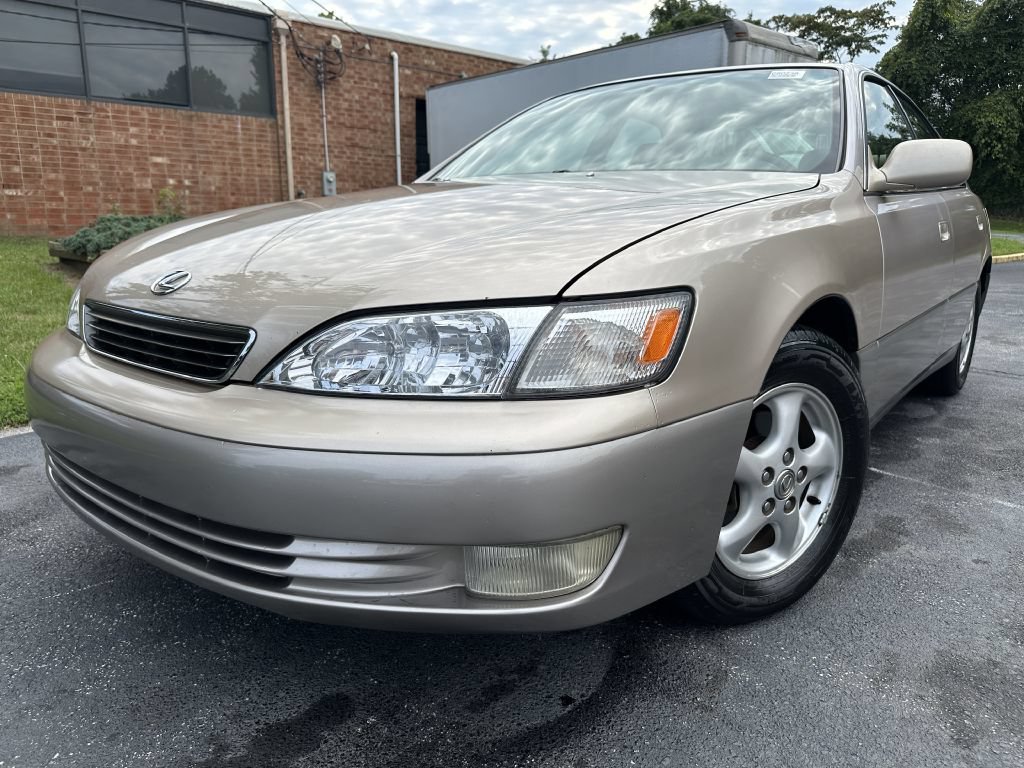 Used 1997 Lexus ES 330 FWD image 1